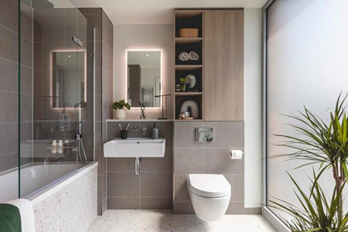 2 Bedroom Flat To Rent In Bloom East, Nine Elms Ln, Nine Elms, London, SW11