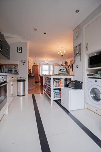 4 Bedroom Semi-Detached House For Sale In Hale End Road, London, E17