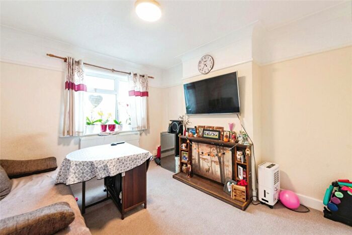 2 Bedroom Flat For Sale In Aylen Road, Portsmouth, Hampshire, PO3