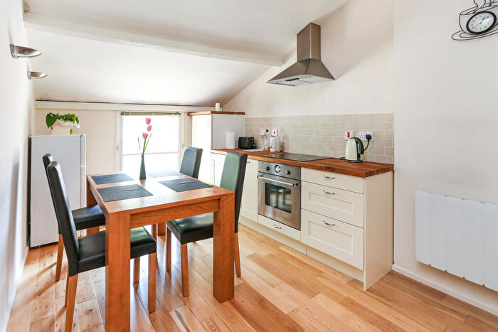 2 Bedroom Apartment To Rent In Fieldgate Lane, Kenilworth, CV8