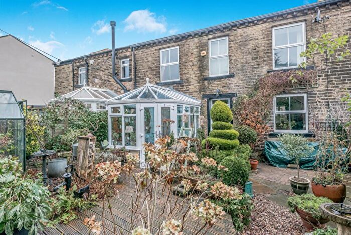 3 Bedroom Terraced House For Sale In Rawson Square, Idle, Bradford, BD10