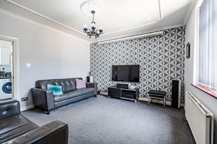 3 Bedroom Terraced House For Sale In Ravens Croft, Dewsbury, WF13