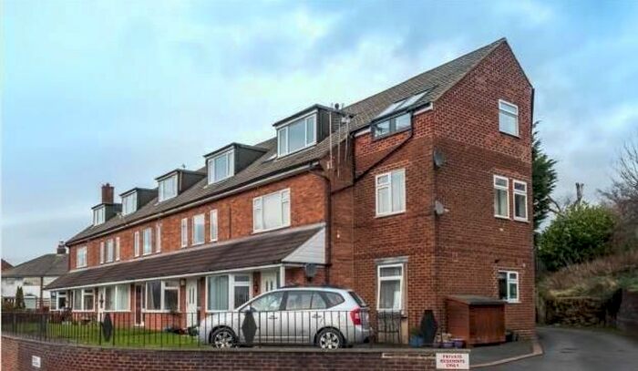 2 Bedroom Flat To Rent In Moseley Wood Drive, Leeds, LS16