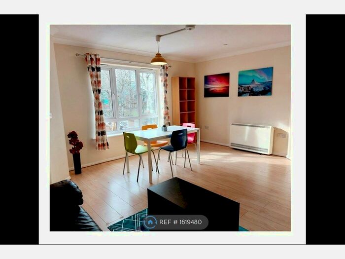 2 Bedroom Flat To Rent In Brook Court, Nottingham, NG7