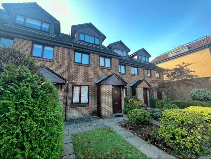 2 Bedroom Flat To Rent In Benwell Court, Sunbury-On-Thames, TW16