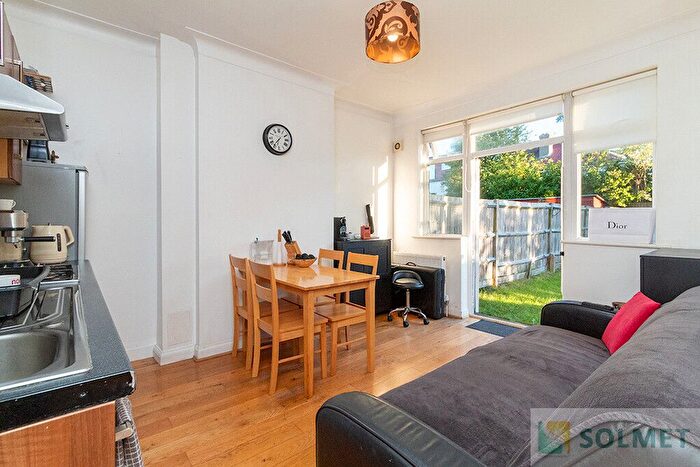2 Bedroom Flat To Rent In Fleetwood Road, Willesden Green, London, NW10