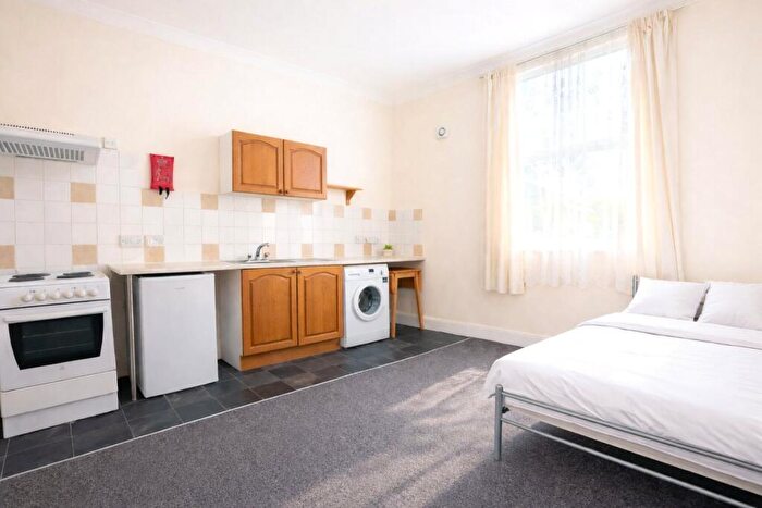 Apartment To Rent In Upper Tollington Pk, London, N4