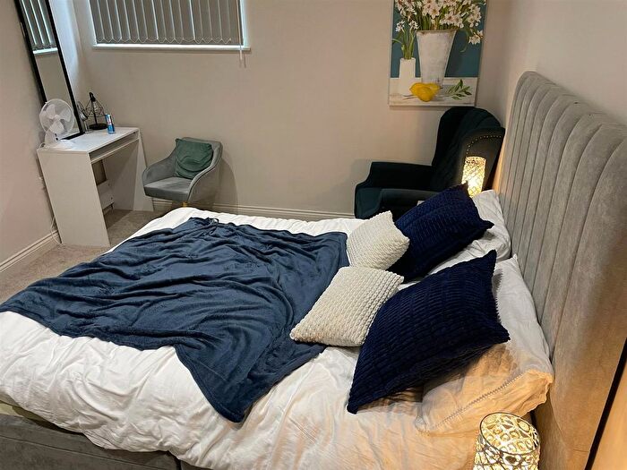 1 Bedroom Flat To Rent In North Street, Leeds, LS2