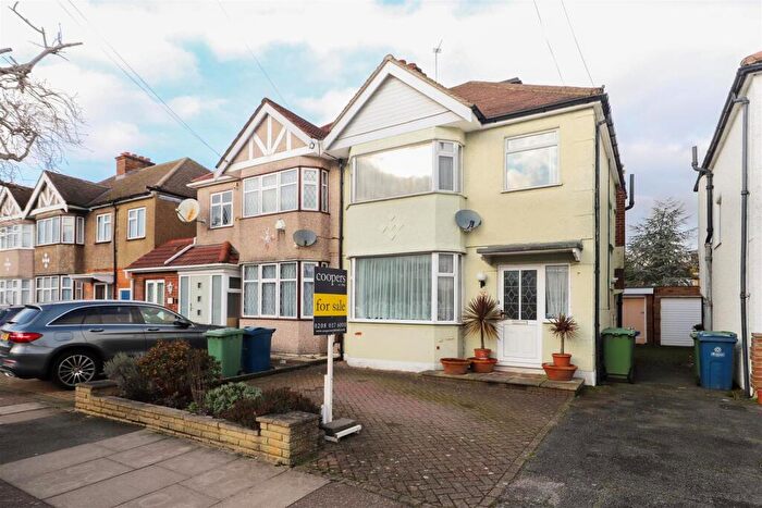 4 Bedroom House For Sale In Chestnut Drive, Pinner, HA5