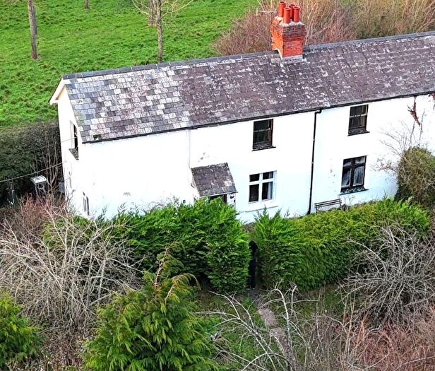 3 Bedroom Semi Detached House For Sale In Railway Cottages, Tisbury, Salisbury, SP3