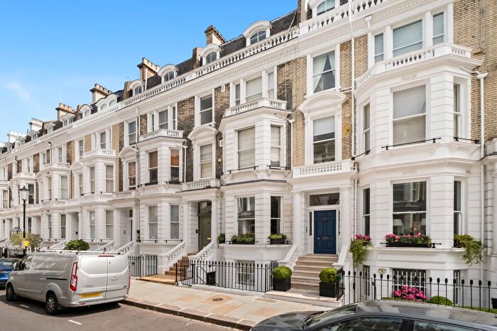 2 Bedroom Flat To Rent In Stafford Terrace, Campden Hill, W8