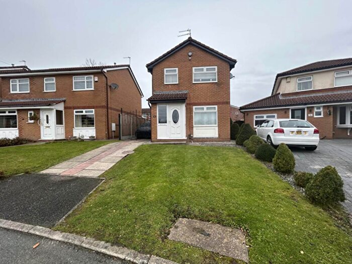 3 Bedroom Detached House For Sale In Ferndown Avenue, Oldham, OL9