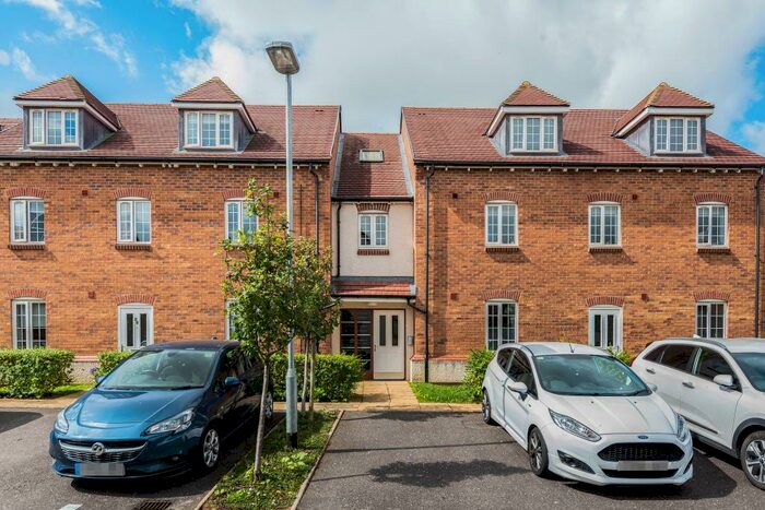 2 Bedroom Apartment To Rent In Cotts Field, Haddenham, HP17