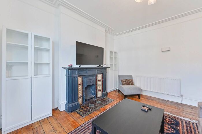 2 Bedroom Flat To Rent In .Clapham Road, Clapham, London, SW9