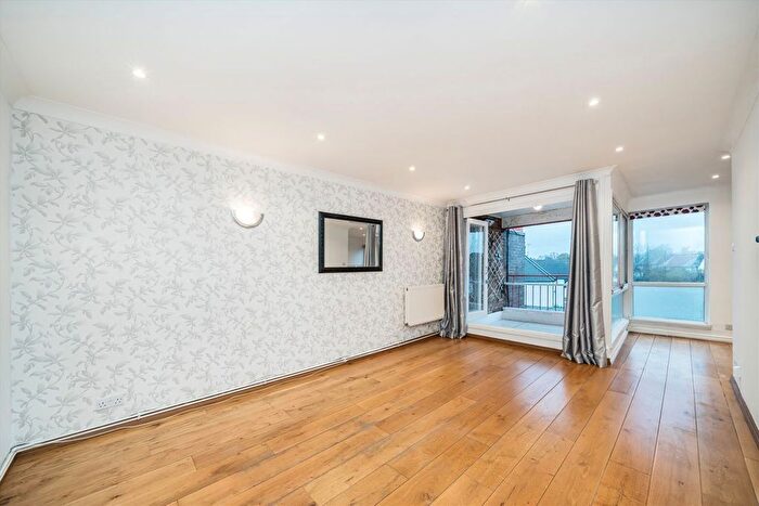 2 Bedroom Flat To Rent In Farm Avenue, West Hampstead, NW2