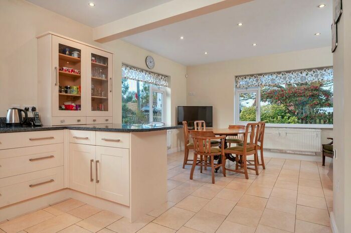 3 Bedroom Detached House For Sale In No Onward Chain On West End, Long Clawson, LE14