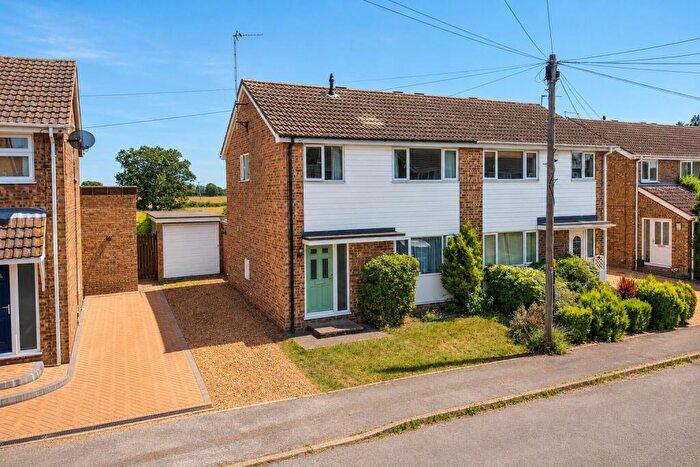 3 Bedroom Semi-Detached House For Sale In Greenfields, St. Ives, Cambridgeshire, PE27