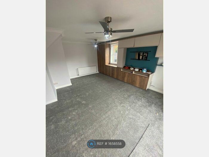 3 Bedroom Terraced House To Rent In Ascot Grove, Basildon, SS14