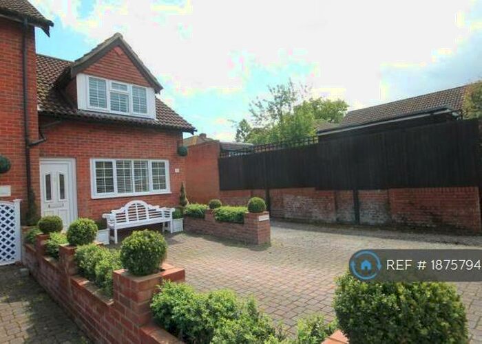 2 Bedroom End Of Terrace House To Rent In The Avenue, Liphook, GU30