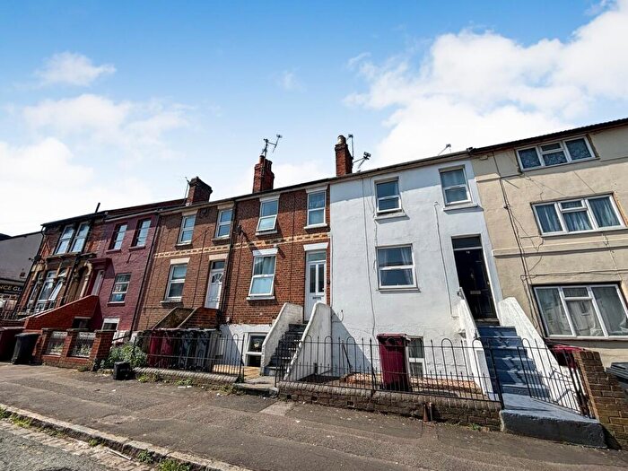 4 Bedroom Terraced House For Sale In Bedford Road, Reading, RG1