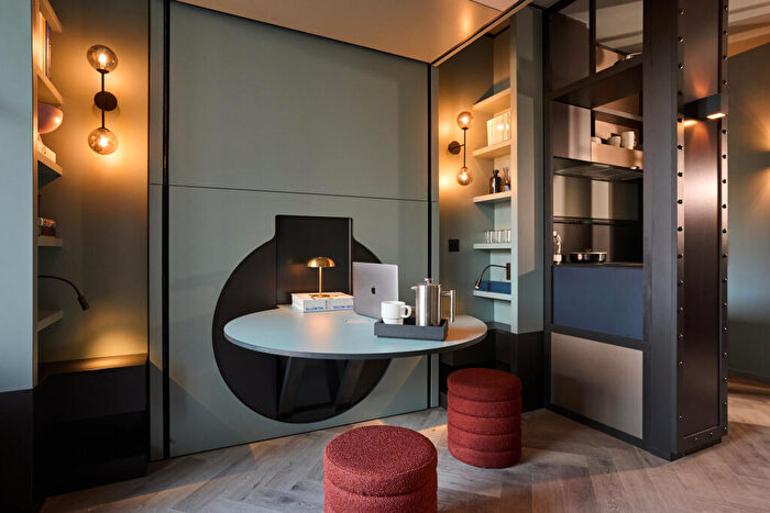 Studio To Rent In Haydon Way, London, SW11