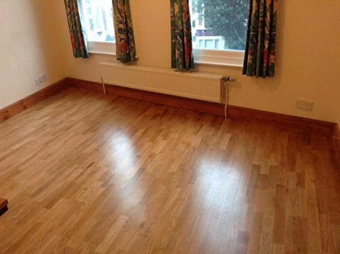 2 Bedroom Flat To Rent In Wray Crescent, London, N4