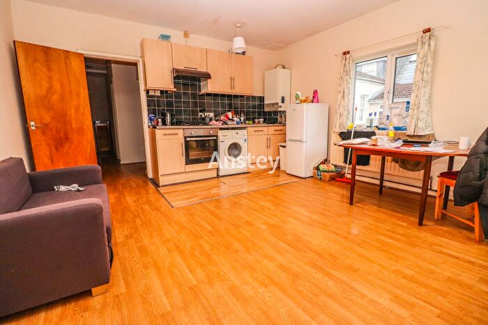 2 Bedroom Flat To Rent In Alma Road, Southampton, SO14