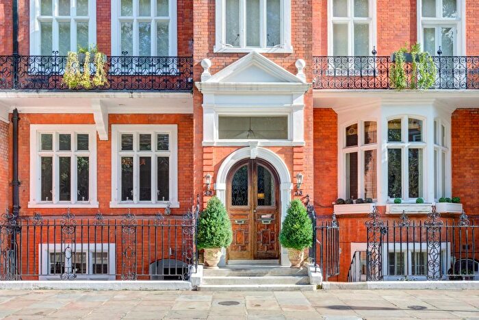 1 Bedroom Flat To Rent In Lennox Gardens, Knightsbridge, SW1X