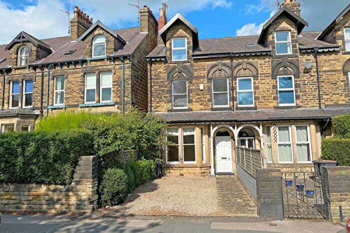 3 Bedroom Town House For Sale In Grove Road, Harrogate, HG1