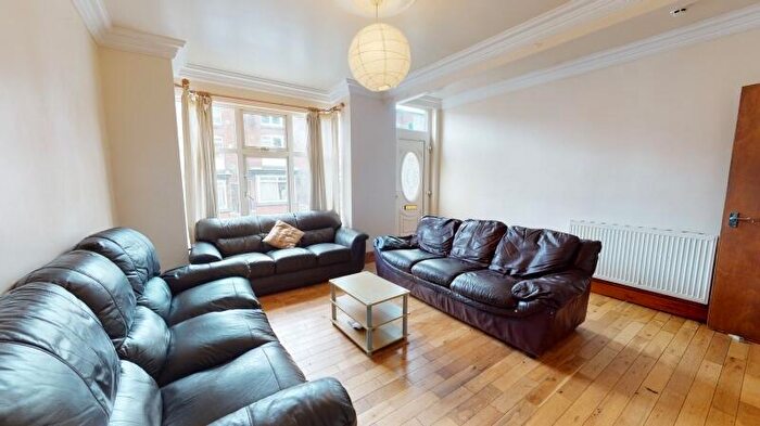 6 Bedroom Terraced House To Rent In Manor Drive, Hyde Park, Leeds, LS6