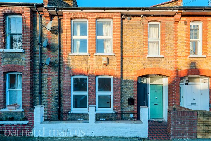 2 Bedroom Flat To Rent In Gambetta Street, London, SW8