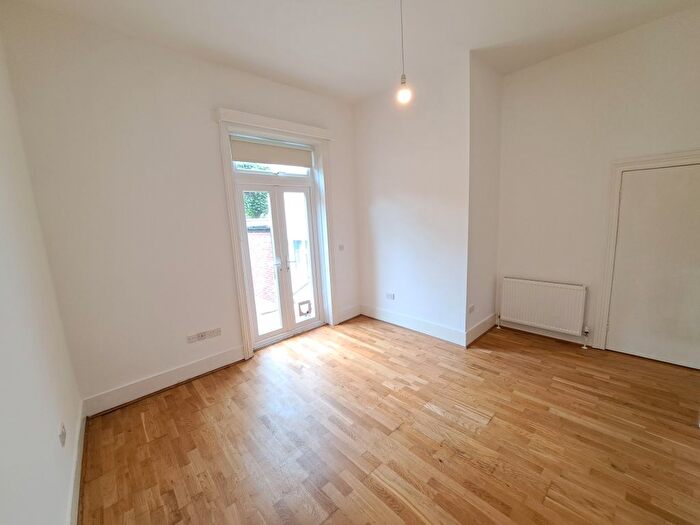 1 Bedroom Flat To Rent In Haringey Park, London, N8