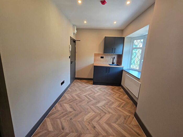 Studio To Rent In London Road, Ewell, KT17