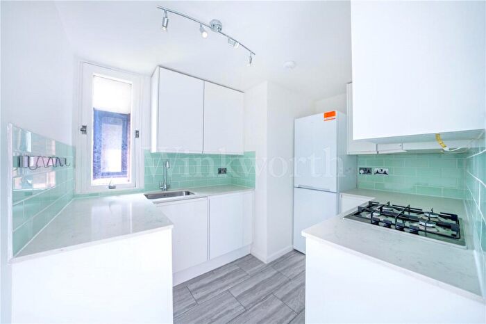2 Bedroom Apartment To Rent In Chandos Way, Lonon, NW11