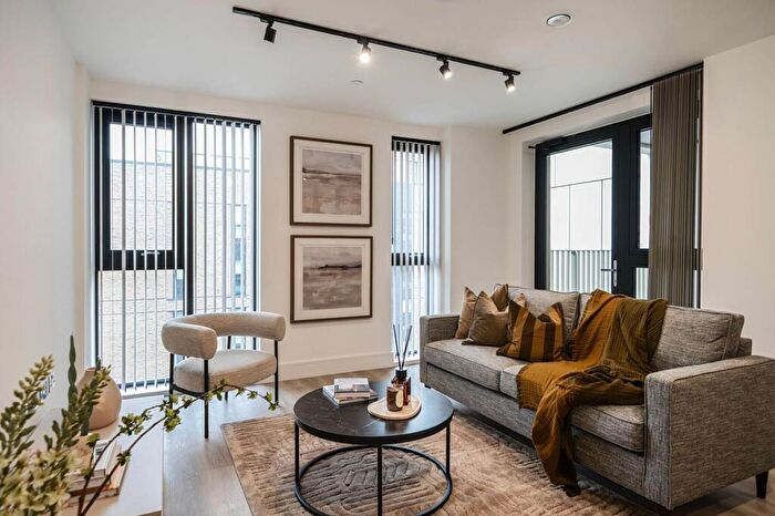 2 Bedroom Flat To Rent In North Kensington Gate, North Kensington, London, NW10