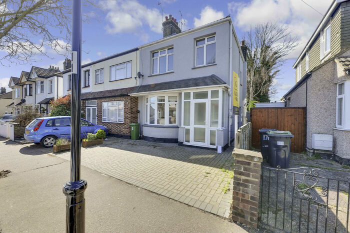 3 Bedroom Semi-Detached House To Rent In Lonsdale Road, Southend-on-sea, SS2