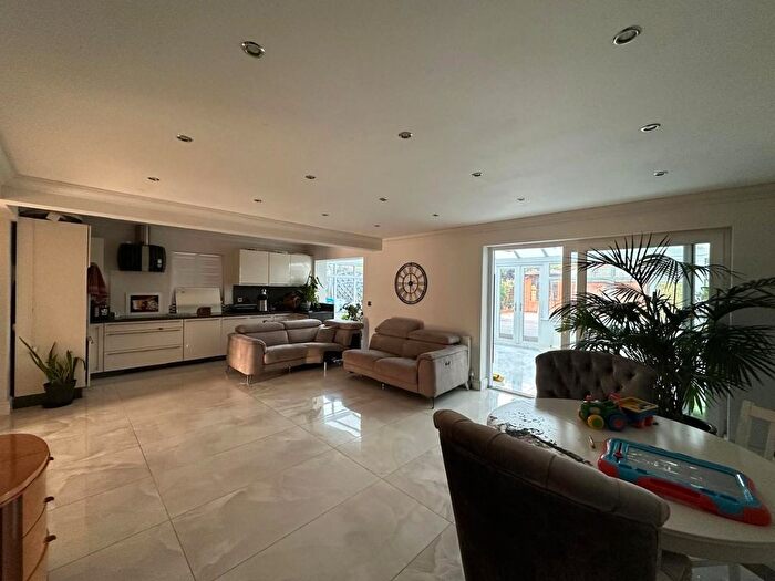 5 Bedroom Detached House To Rent In North Street, Nazeing, Waltham Abbey, EN9