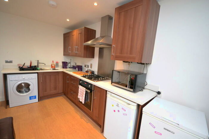 2 Bedroom Flat To Rent In Park View Court, West Bridgford, NG2