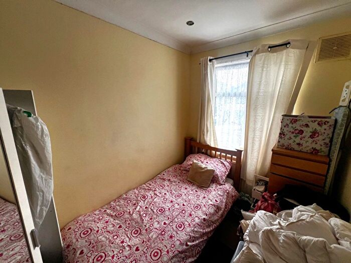 3 Bedroom Terraced House For Sale In Brangbourne Road, Bromley, BR1