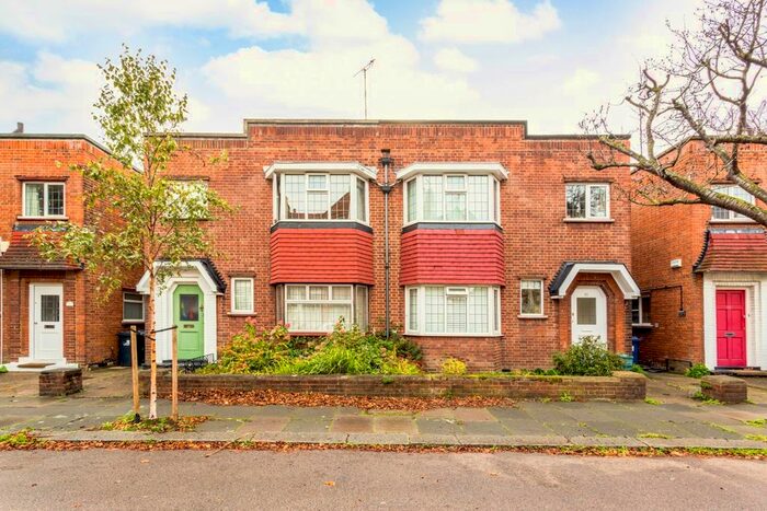 2 Bedroom Maisonette To Rent In Fairlawn Grove, London, W4