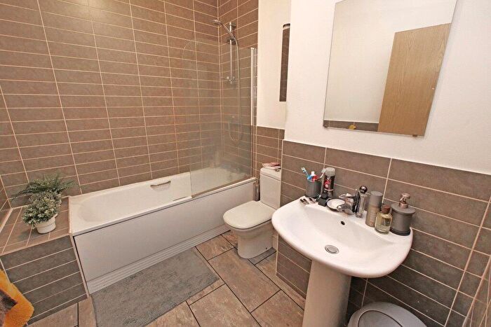 1 Bedroom Apartment For Sale In Woodlands Mill, Steeton, BD20