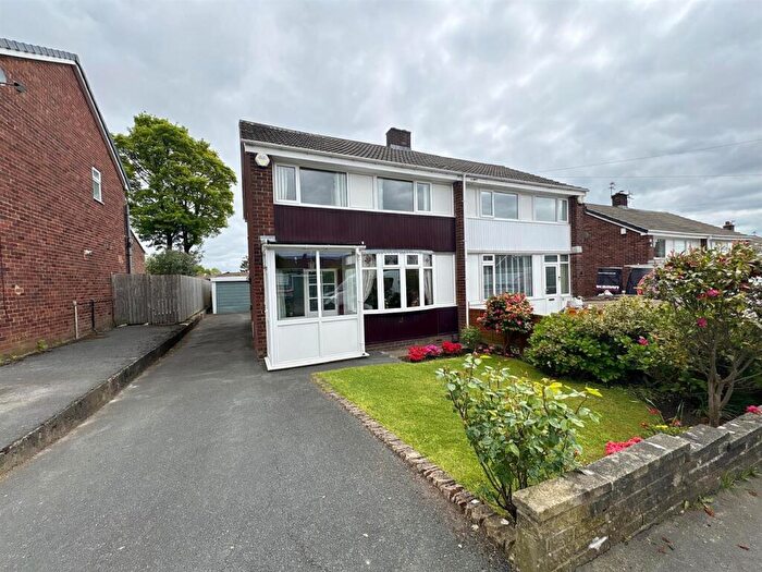 3 Bedroom Semi-Detached House For Sale In The Drive, Halifax, HX3