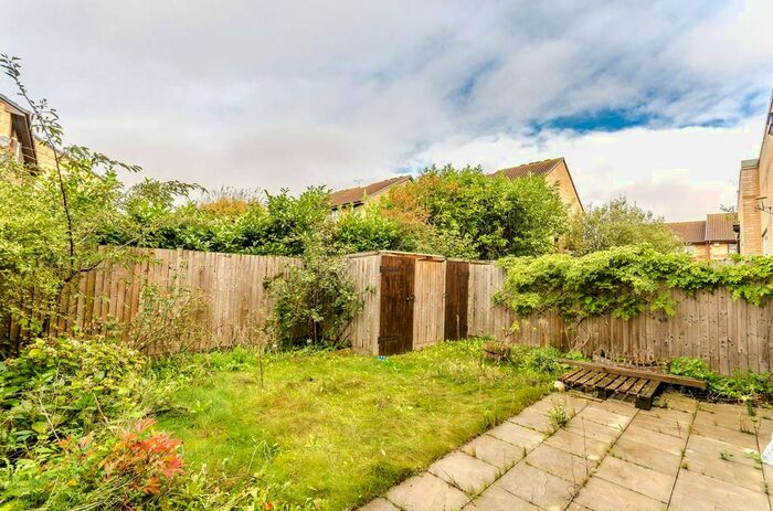 3 Bedroom Flat To Rent In Meopham Road, Mitcham, CR4