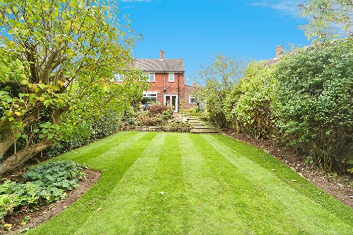 2 Bedroom Semi-Detached House For Sale In Woodnook Drive, Leeds, LS16