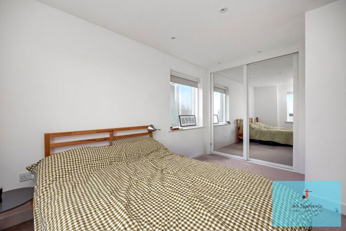 1 Bedroom Flat For Sale In Hove Park Gardens, Hove, BN3
