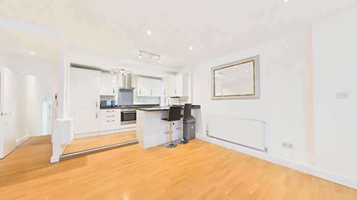 2 Bedroom Flat For Sale In Earlsfield Road, London, SW18