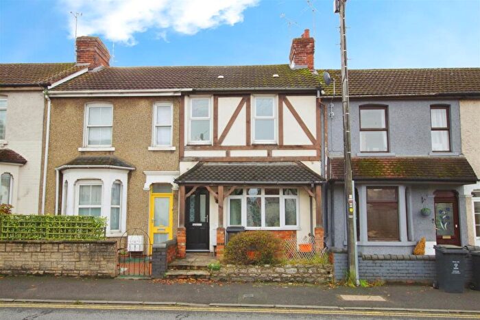 3 Bedroom Terraced House For Sale In Kingshill Road, Swindon, SN1