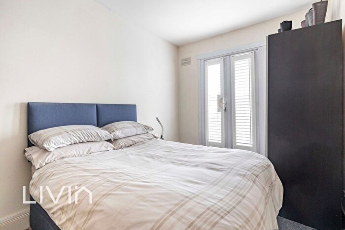 1 Bedroom Flat For Sale In South Norwood Hill, London, SE25