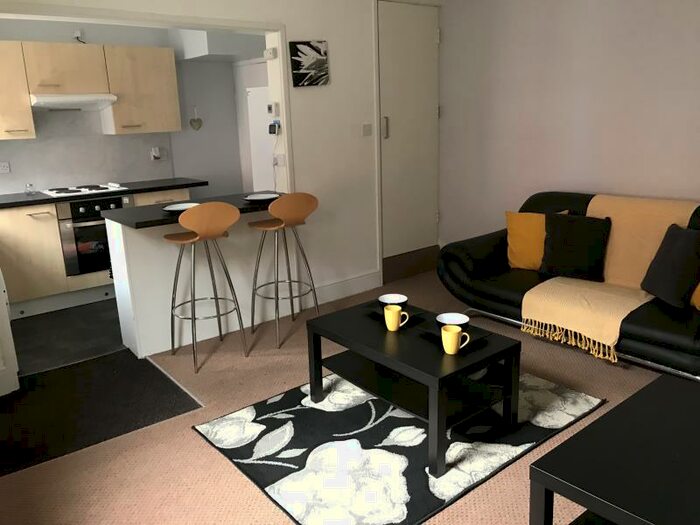 2 Bedroom Terraced House To Rent In Glebe Avenue, LS5