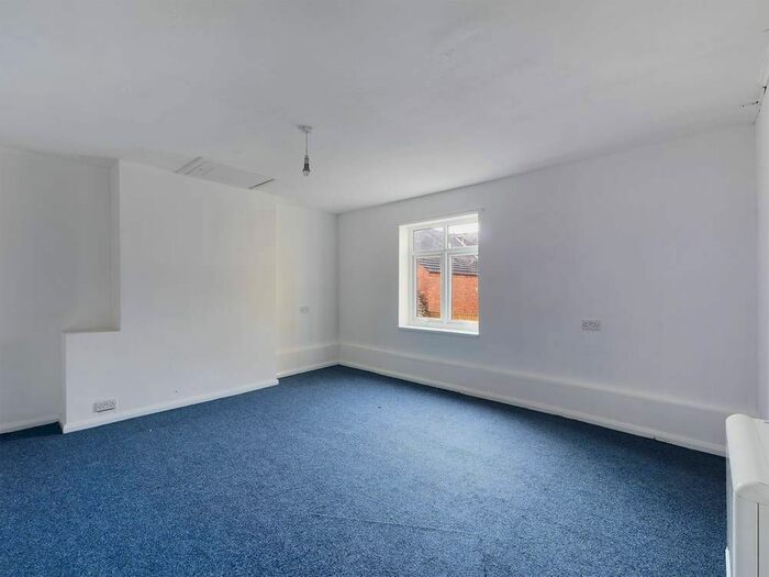 3 Bedroom Flat To Rent In High Street, Mansfield Woodhouse, NG19